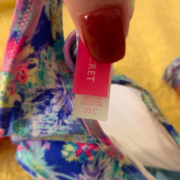 Lot of swim suit tops - Picture 14 of 16